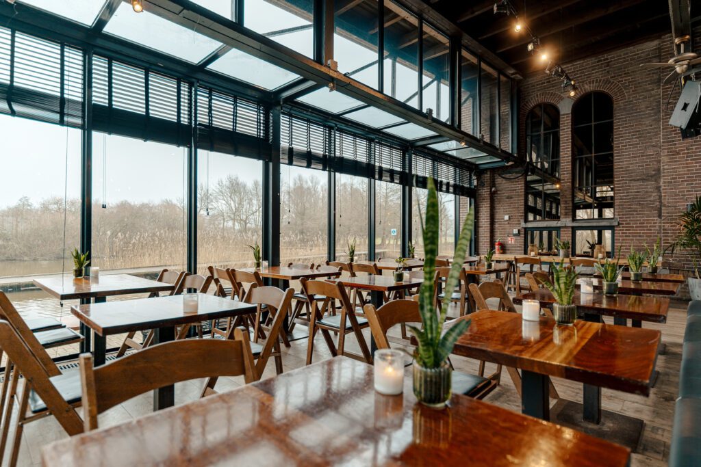 20250121_1227_Westergasterras_WesterunieRebranding__MvL